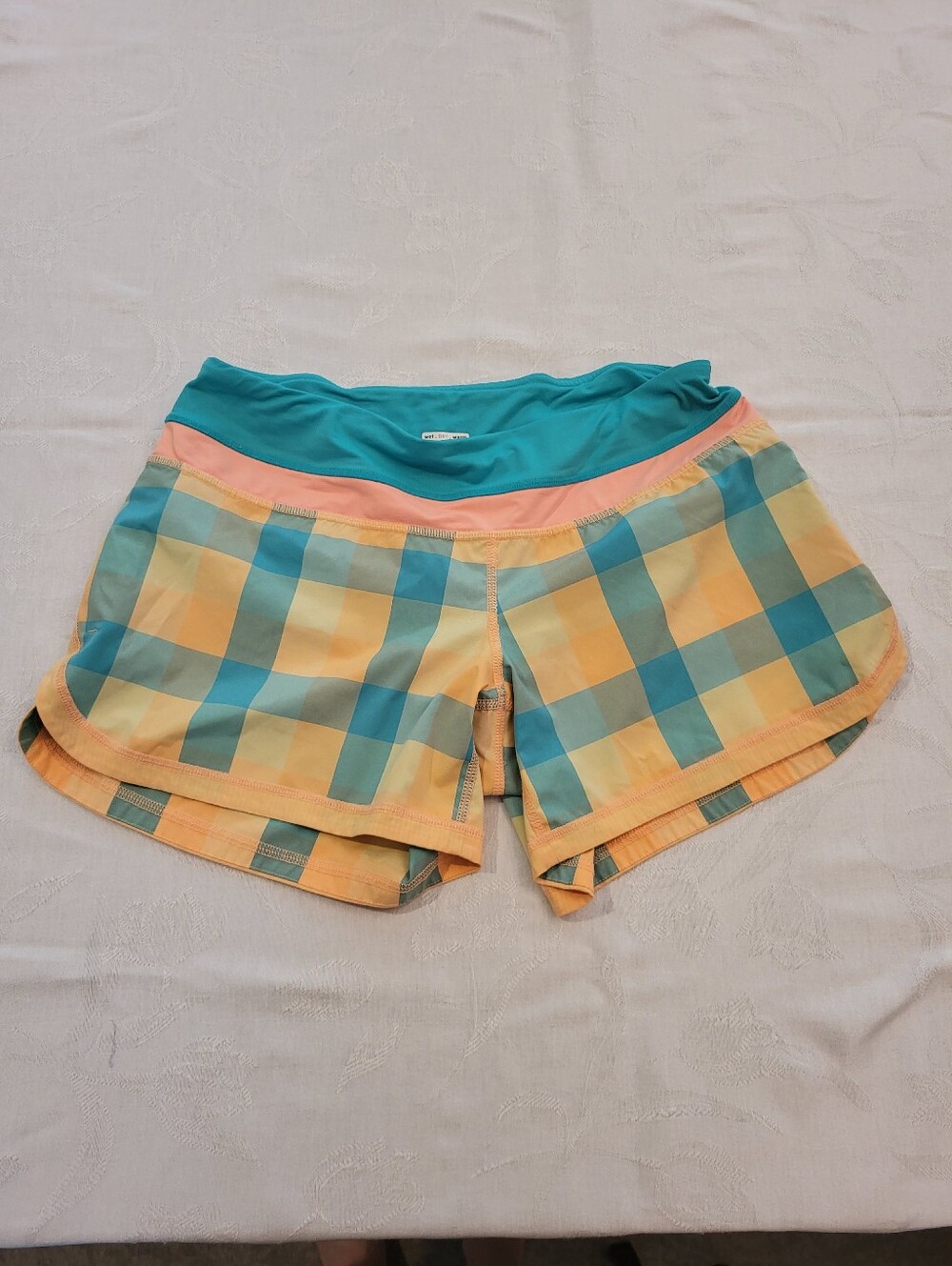 Lululemon Groovy Run Shorts RARE Size 6 EUC
